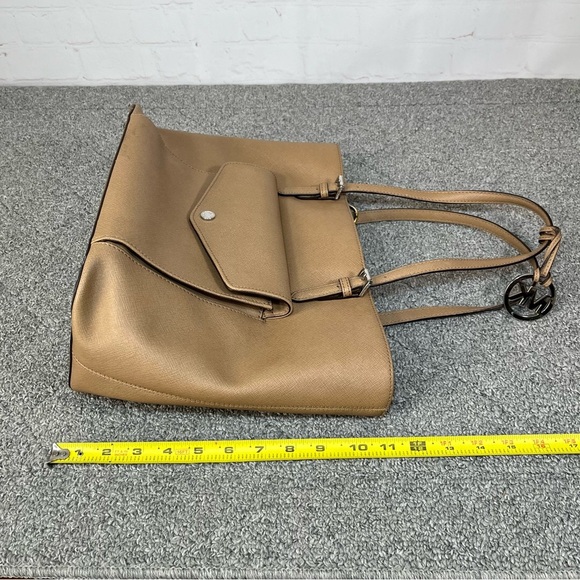 Michael Kors Tote Bag Tan/Camel Silver Accents Handled Bag Front Card Organizer - Picture 12 of 12